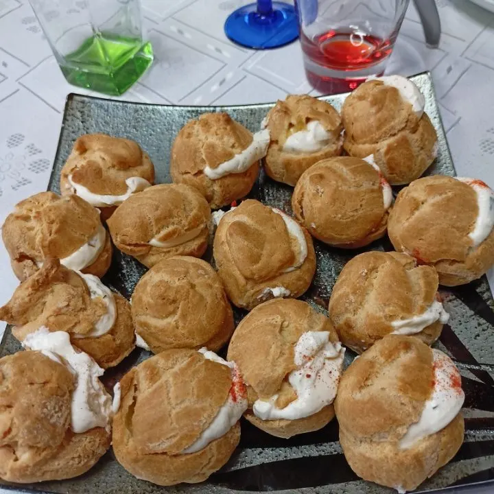 Goug&egrave;res filled with Greek cheeses image