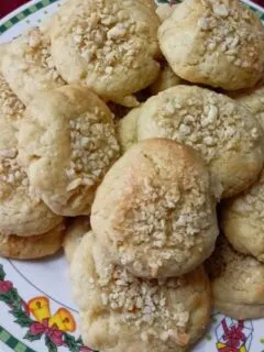 Serinakakter cookies with almonds image