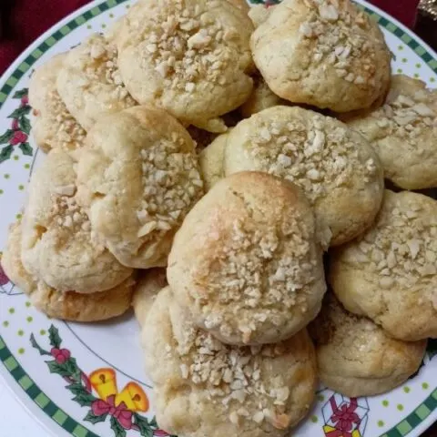 Serinakakter cookies with almonds image