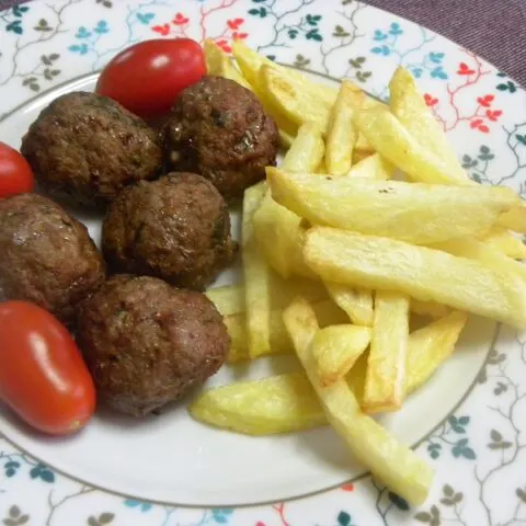 Airfryer meatballs with airfryer potatoes image