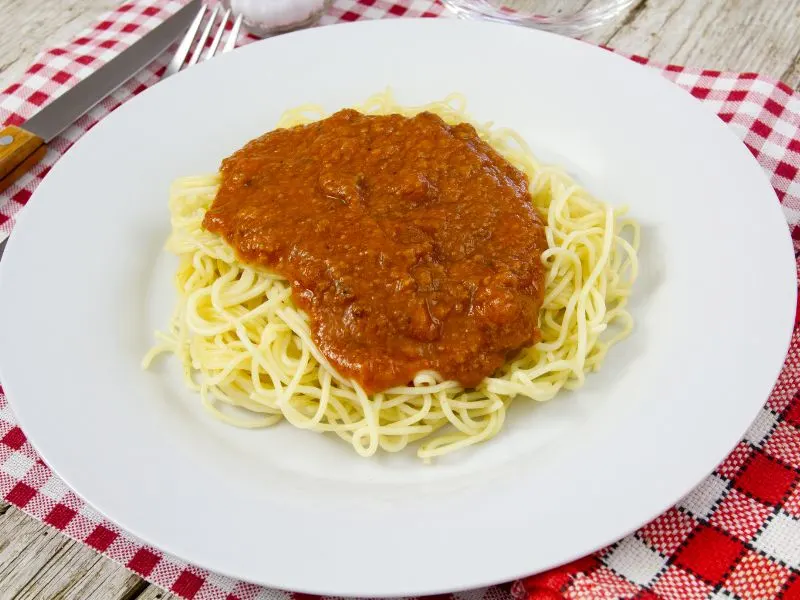 chicken bolognaise with spaghetti image