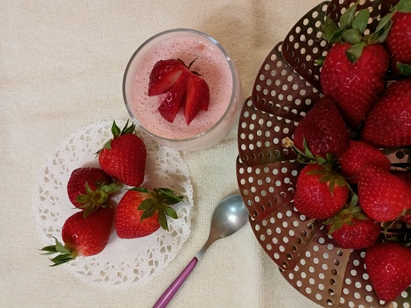 Strawberry Jelly and Greek Yoghurt Dessert Kopiaste..to Greek Hospitality