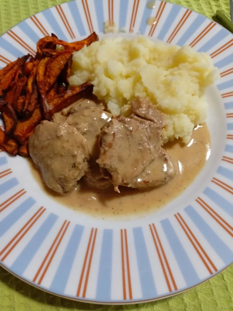Pork medallions a la creme image