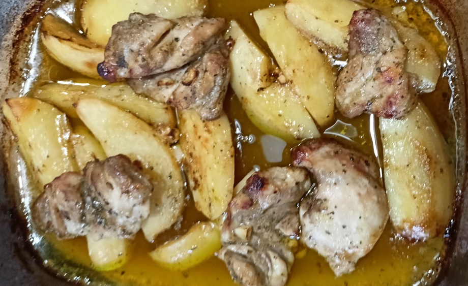 Baked chicken thighs with potatoes image