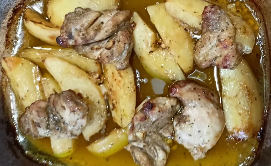 Baked chicken thighs with potatoes image