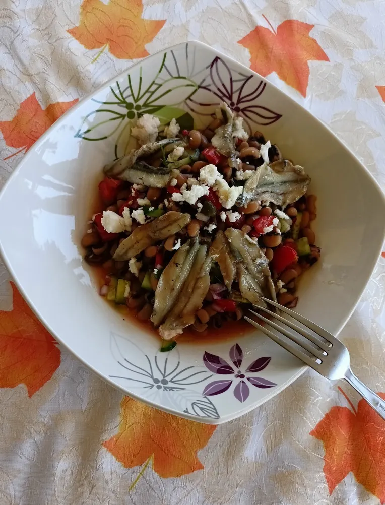 Black-eyed peas salad with beets, feta and anchovies image