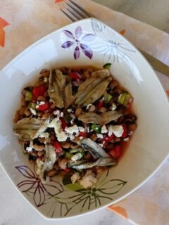 Black=eyed peas salad with anchovies image