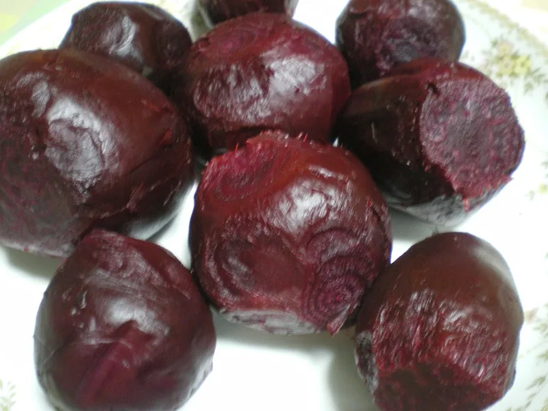 cooked and peeled beets image