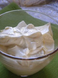 Yoghurt sauce in a bowl image