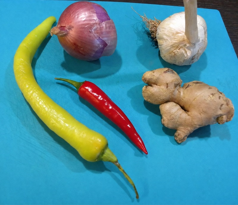 ingredients to make the chutney image